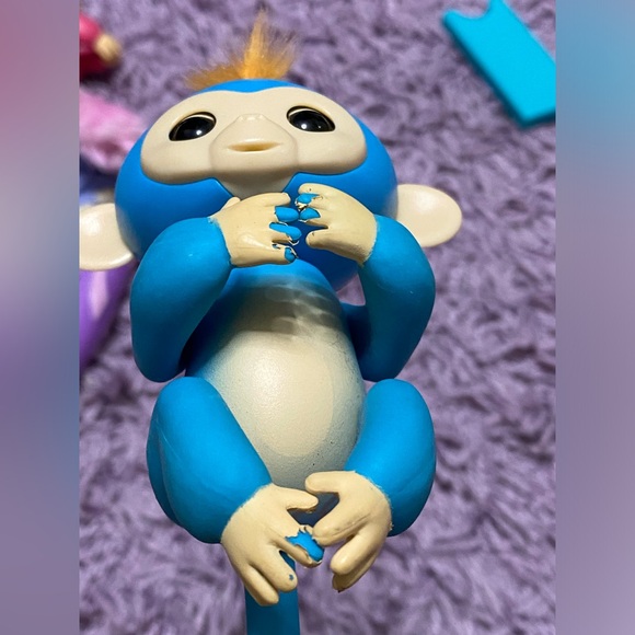 Fingerlings - Interactive Baby Monkey - Bella & - Picture 10 of 17